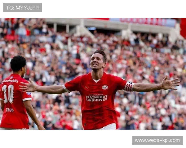 埃因霍温领跑积分榜，赛季不败战绩延续